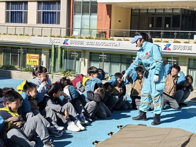 【成长旅程】安全护航 成长无忧——青岛必赢网址崂山新世纪学校安全应急体验活动(图1)