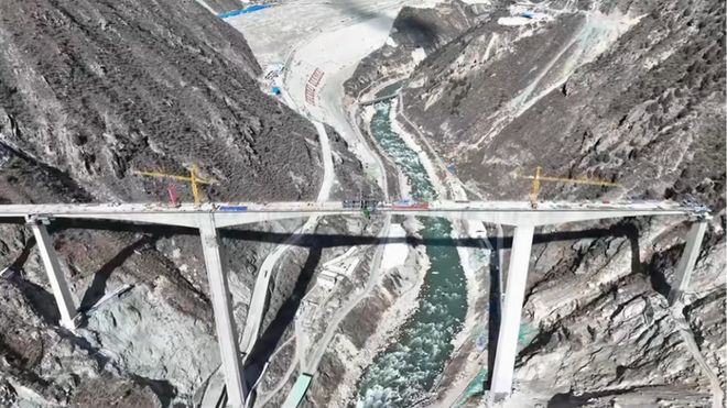 四川BWIN一座特大桥垮塌今年1月才合拢还没通车就塌了！咋回事？(图6)