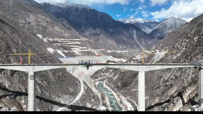 四川BWIN一座特大桥垮塌今年1月才合拢还没通车就塌了！咋回事？(图3)