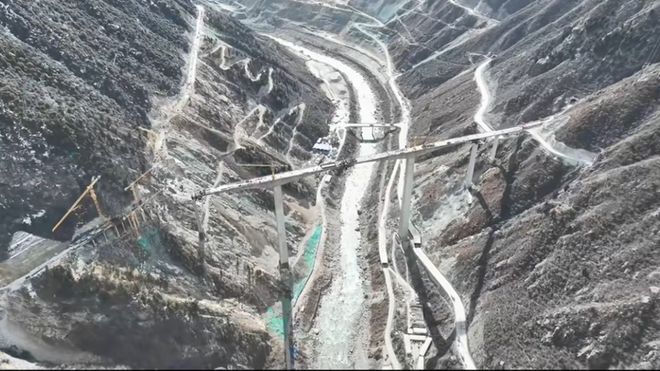 四川BWIN一座特大桥垮塌今年1月才合拢还没通车就塌了！咋回事？(图8)