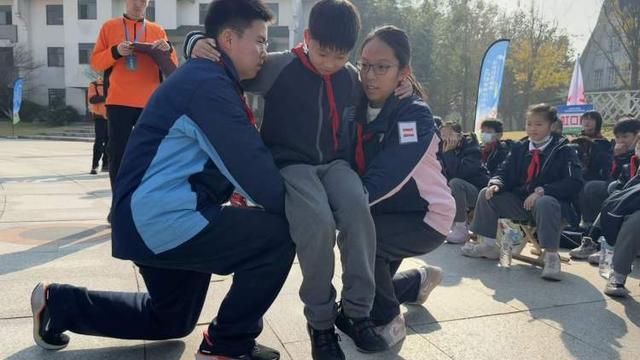 必赢中国虹口校园安全“硬实力”！师生公共安全技能展示活动斩获佳绩(图2)