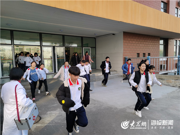 校园安全重于泰山！济南艺术学校开展消防应急疏散演练(图1)