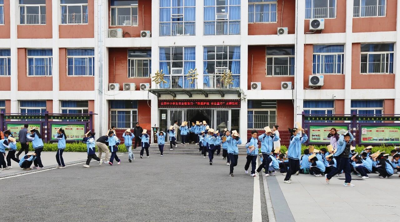 济南市地震监测中心到萃清小学开展中小学生安全教育日活动必赢中国官方网站(图1)