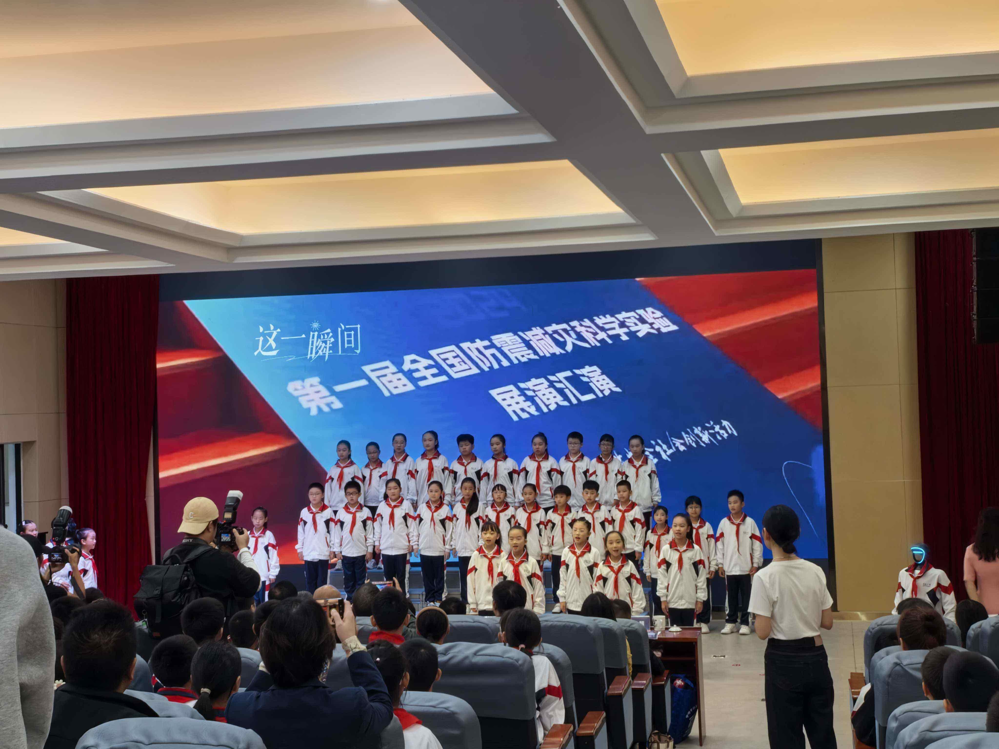 离石区开展防灾减灾日宣传活动(图1)