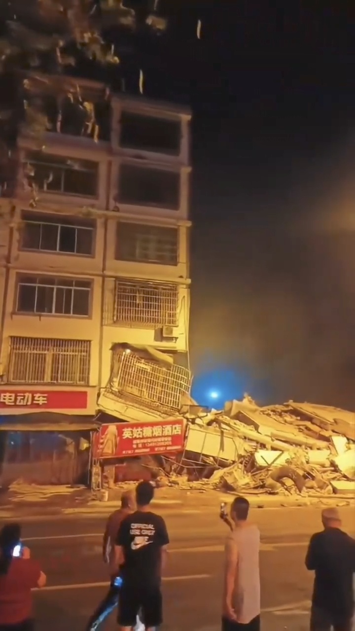 亲历者讲述柳州52级地震：晃得站都站不稳在车上睡了一晚(图1)