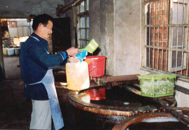 花2000元冤枉钱买了一勺盐浙江父子BWIN却靠它撑起一个千亿帝国(图8)