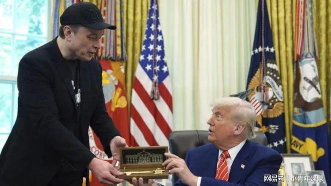 马斯克眼角带着淤青告别白宫! 本人回应！(图2)