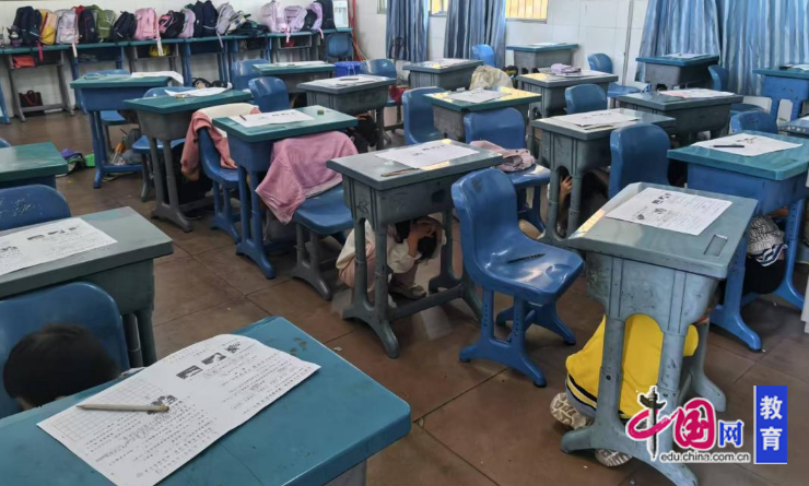 毗邻震区应急有方 乐山井研三江小学持续加强安全教育(图1)