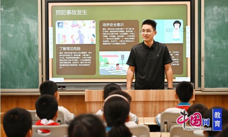 必赢中国成都蒲江北街小学韩俊：十年守护做校园安全的温暖守望者(图2)