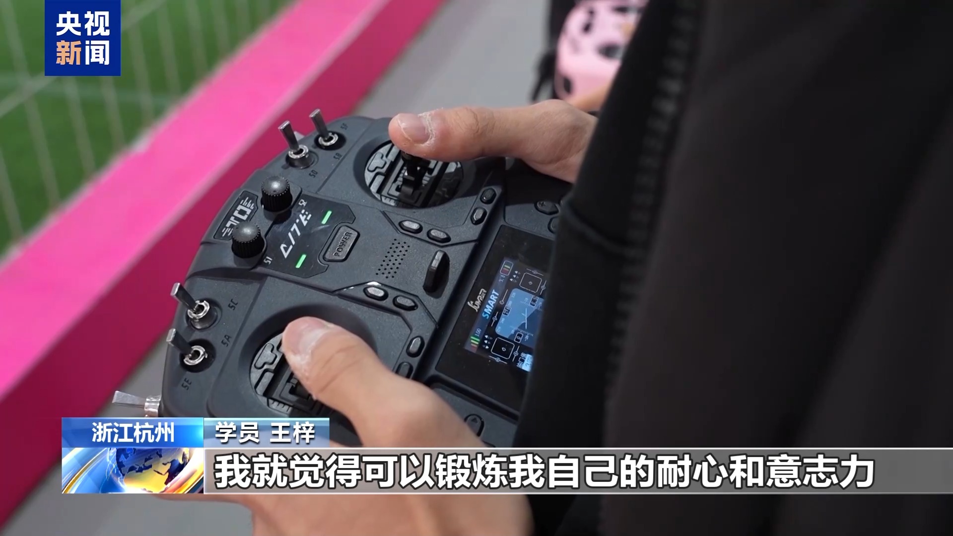 BWIN“会飞的足球”火爆校园 青少年“玩”出未来产业(图4)