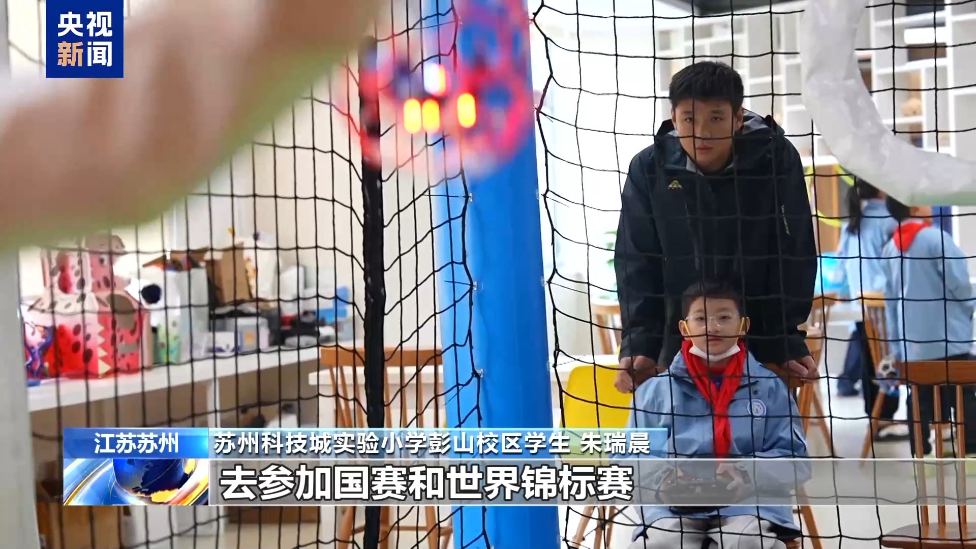 BWIN“会飞的足球”火爆校园 青少年“玩”出未来产业(图11)