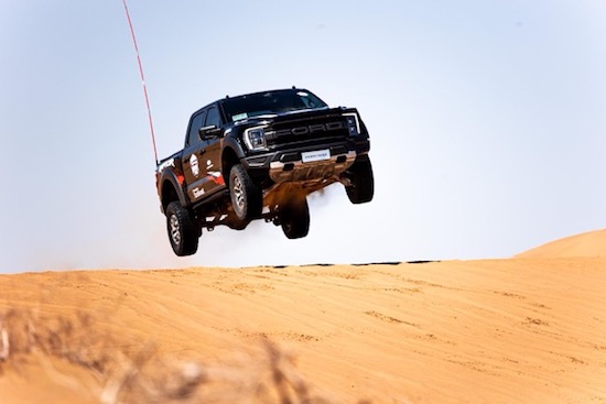 常发装备取得支重轮三角履带系统及拖拉机专利实现仿形减震功能(图1)