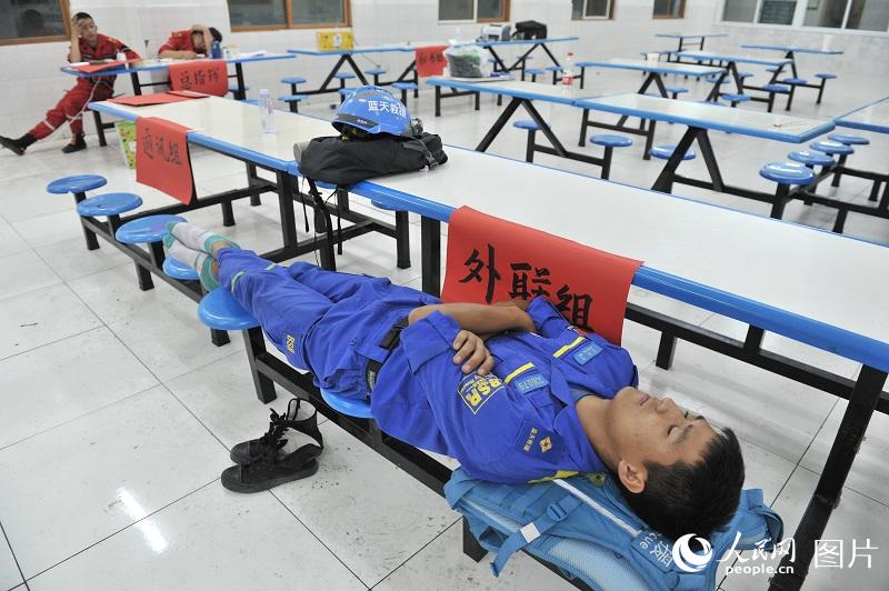 椅子反复冲击试验机介绍椅子座面冲击测试仪器办公椅检测设备(图1)