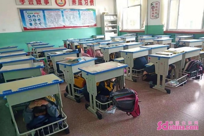 防震减必赢网址灾版面设计图(图1)